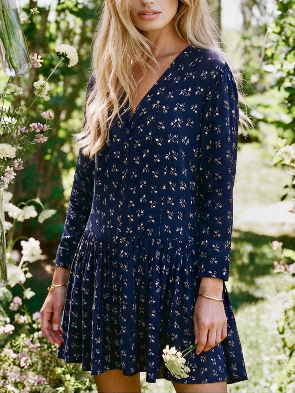 OLGA ET COMPAGNIE Copenhagen Navy Floral Long Sleeve V Dress Fits Size 6 Womens